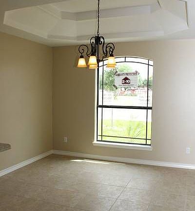 4th image of 4428 Wisteria Ave