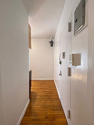 5th image of 236 E 13th St APT 12
