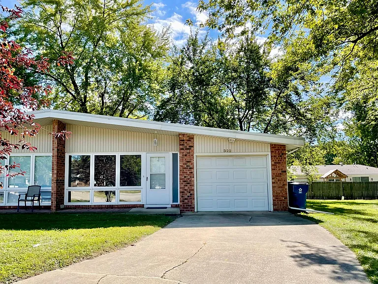 322 Heritage Ct — Photo 1