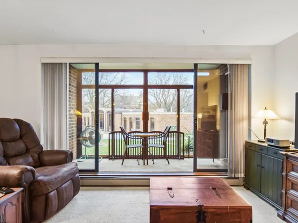 325 S Yellowstone Dr APT 122, Madison, WI 53705