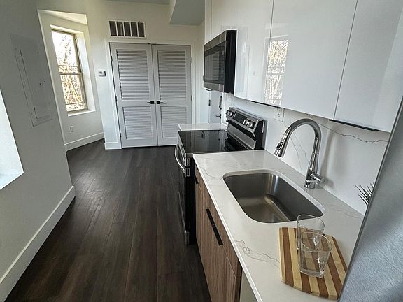 2nd image of 5053 Ludlow St Unit B