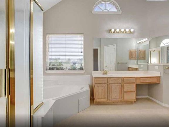 4th image of 7417 Silverthorn Dr