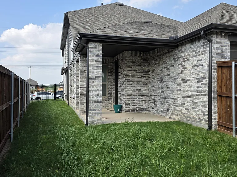 1212 Carnation Dr — Photo 11