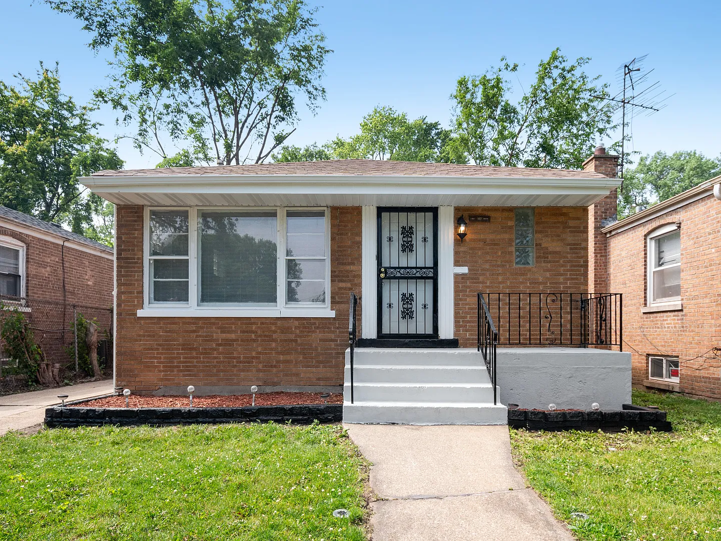 142 W Brayton St photo 1