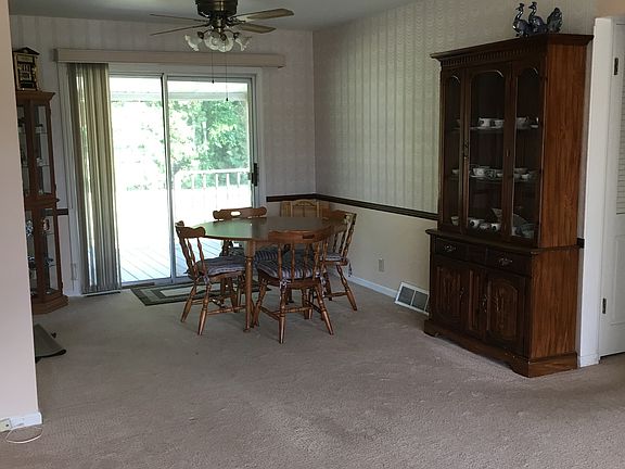 5th image of 707 E Columbia Dr