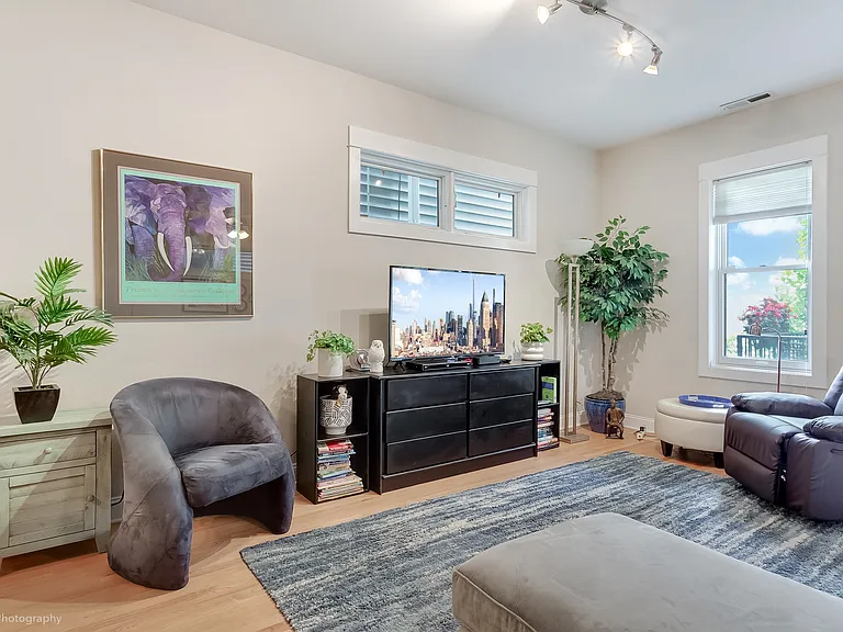 3702 N Hermitage Ave #1 — Photo 6