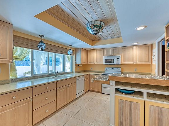 5th image of 1365 Buccaneer Ln