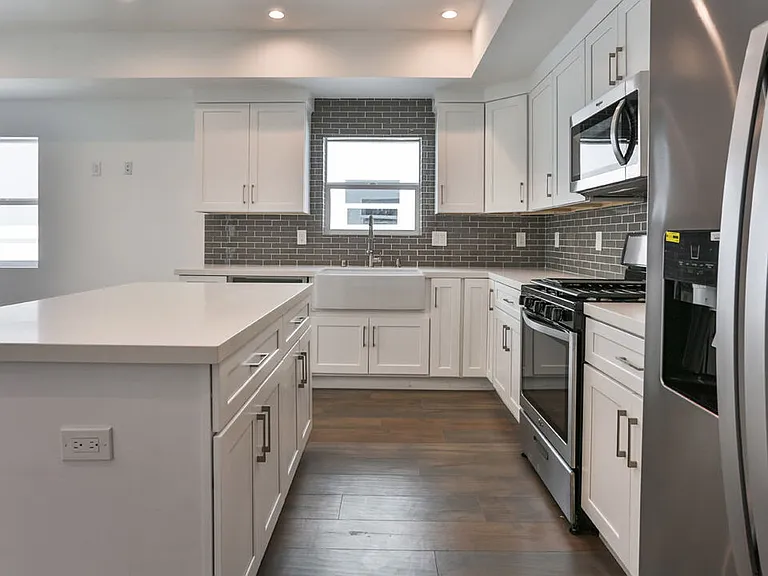 3946 S Budlong Ave #1/2 — Photo 21