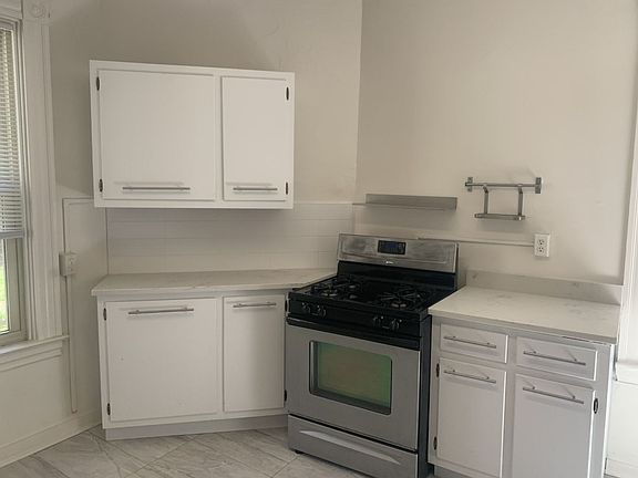 5th image of 5910 Howe St #1