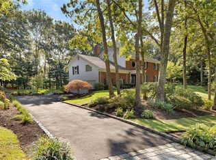 8 Whittock Ln, Melville, NY 11747