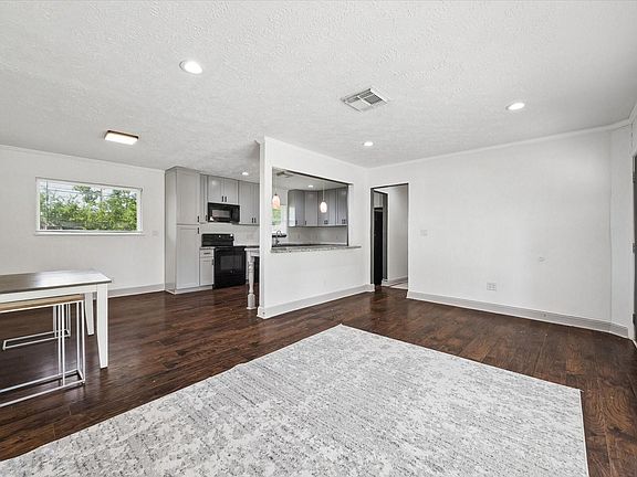2nd image of 611 Marleen St