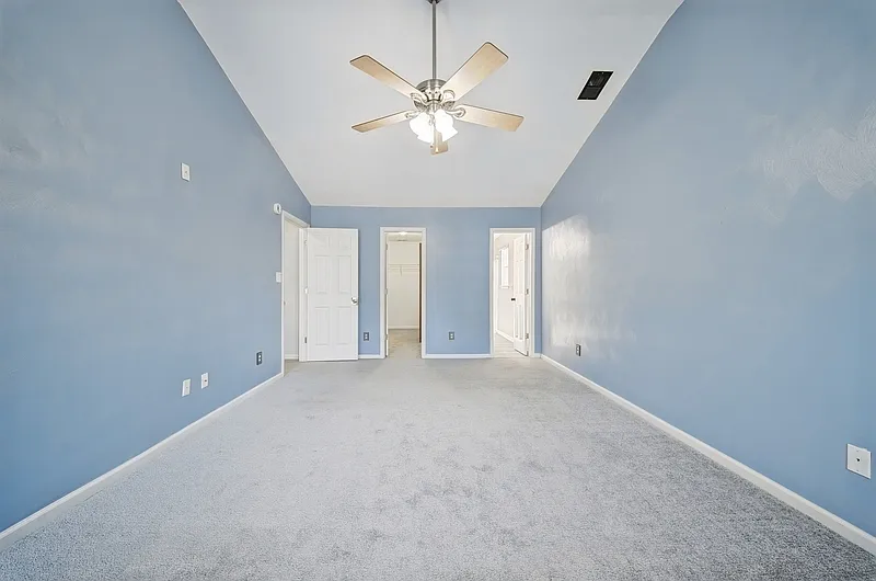 3 bed, 2.5 bath, 1558 sqft, $2,400 — Photo 3