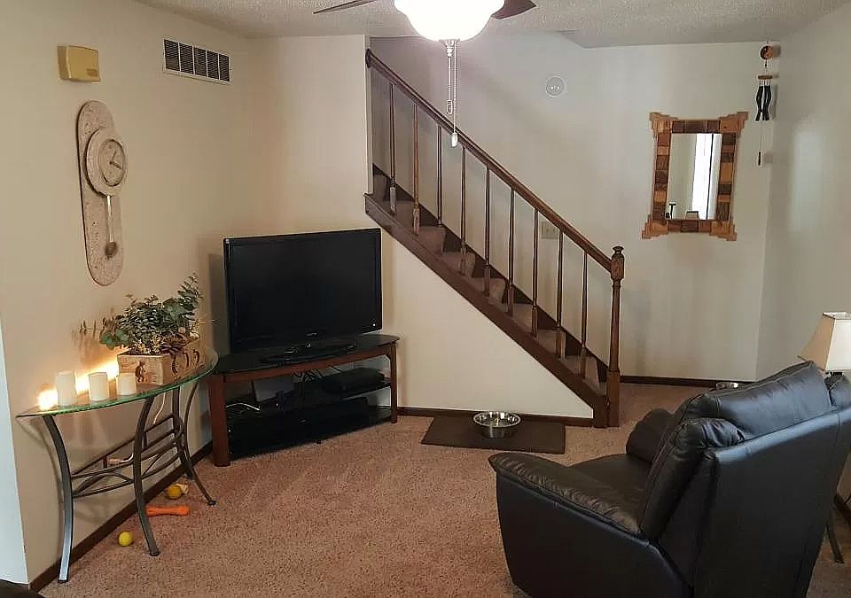 2nd image of 917 Dewey St