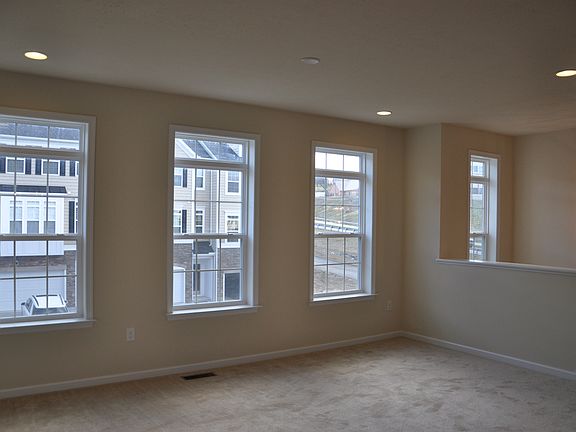 3rd image of 2507 Suncrest Vlg