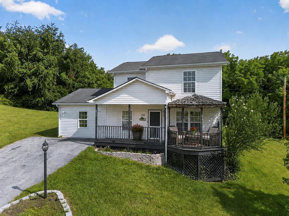1st image of 684 Hallock Cir