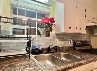 611 2nd St S #B, Oneonta, AL 35121