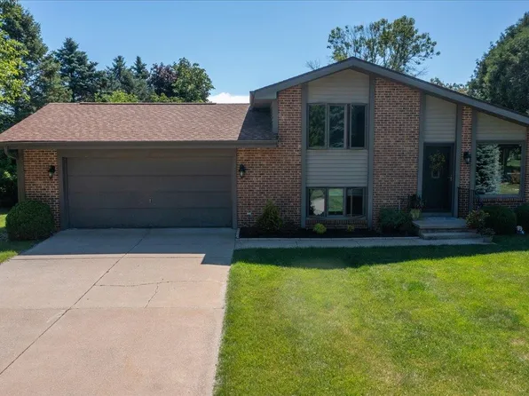 4360 Swallow Banks Ln, Oshkosh, WI 54904