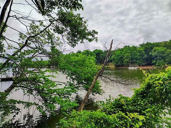 3rd image of 140 Waterside Dr