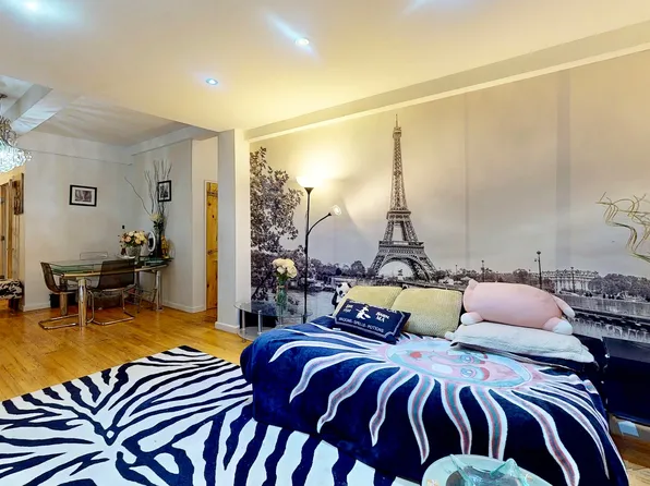 2546 East 13th Street image 2 of 10