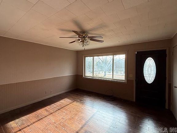 4th image of 2389 Newport Rd