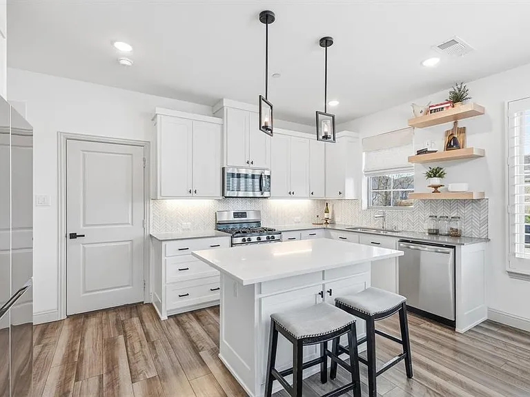 441 Matchbox St — Photo 3