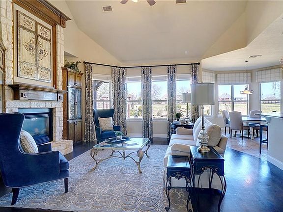 3rd image of 1900 Wickwood Ct