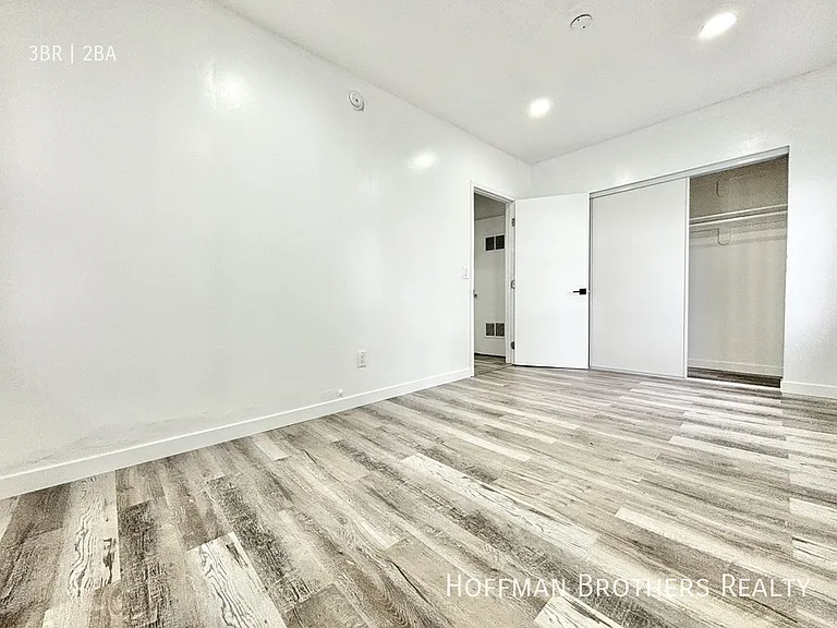 1518 W 11th Pl #1/2 — Photo 5