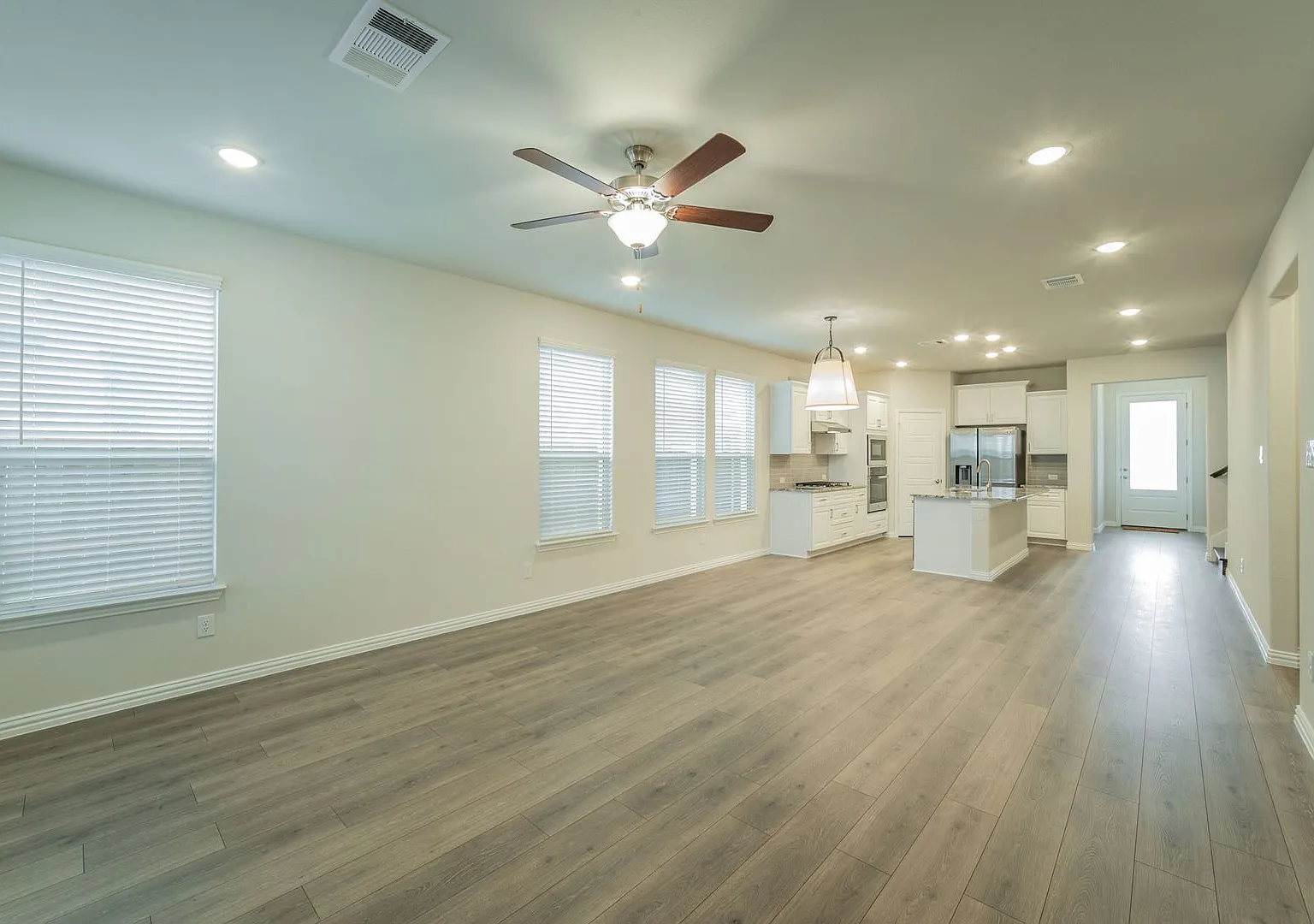 Price reduction and Ready for quick move-in! — Photo 4