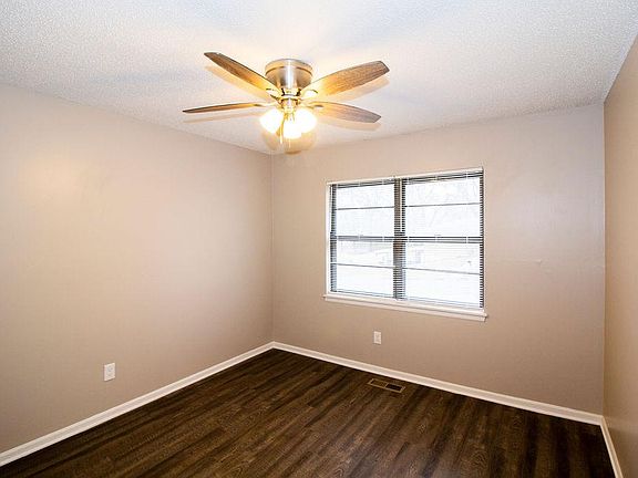 5th image of 1404 Dakota St