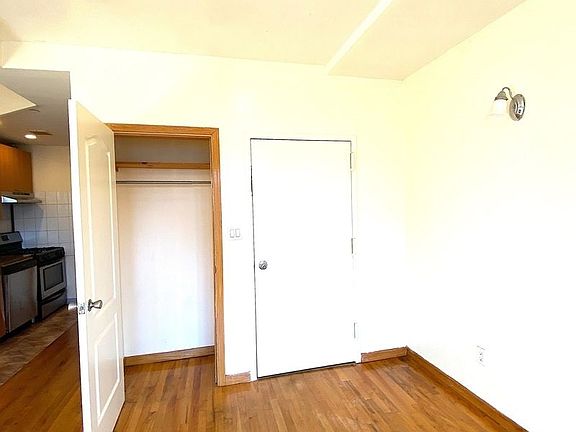 4th image of 279 21st St APT 3