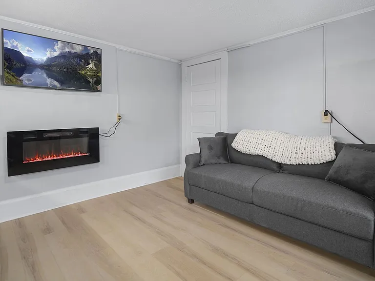 104 Harvard Pl — Photo 83