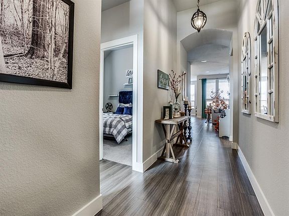 3rd image of 1020 Chatsworth Dr