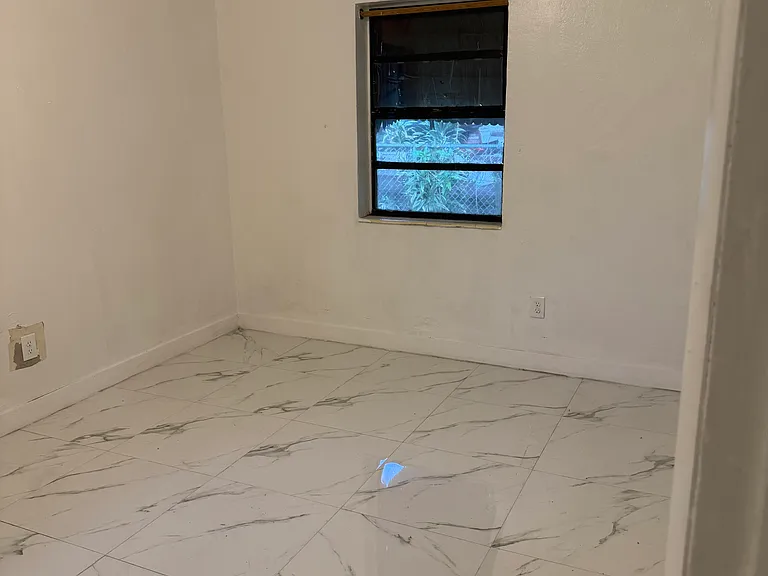 16251 NE 18th Pl — Photo 4