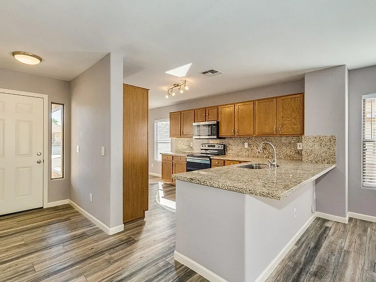 1622 W Nancy Ln — Photo 5
