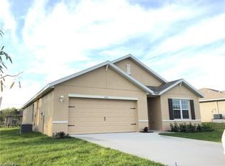 860 SW 17th Ter, Cape Coral, FL 33991