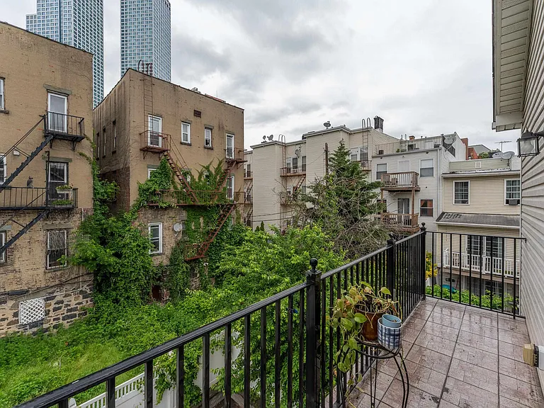 239 Baldwin Ave #3 — Photo 17