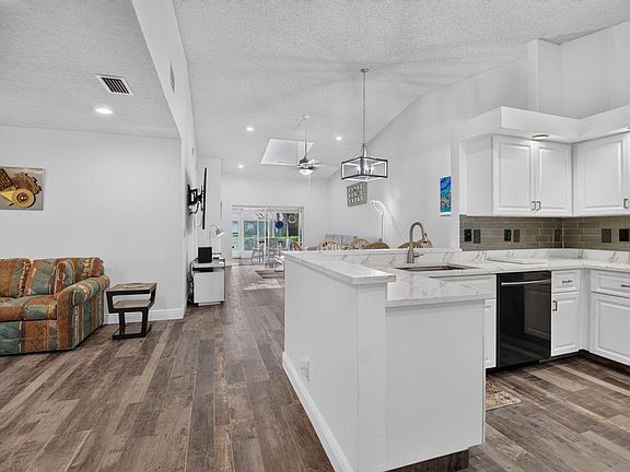5th image of 6427 Pointe Pleasant Circle