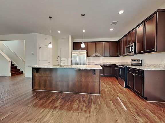 4th image of 138 Waverly Way