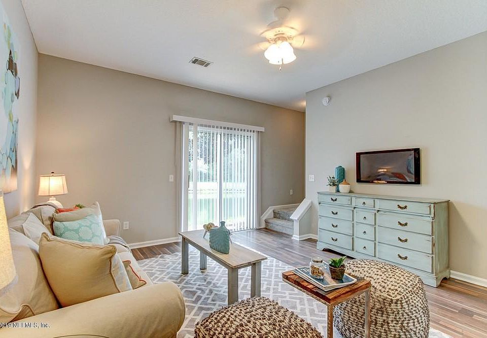 1st image of 562 Scrub Jay Dr