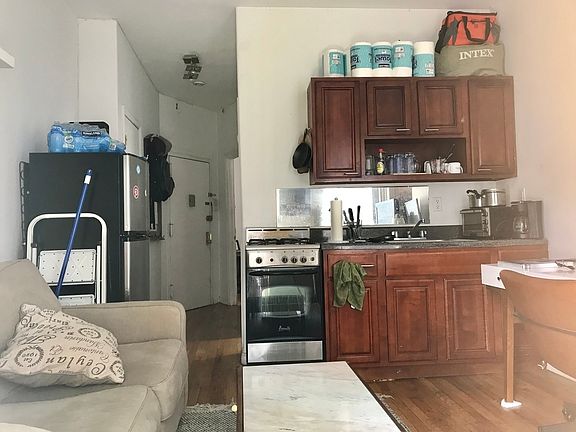 4th image of 142 Scholes St #1B