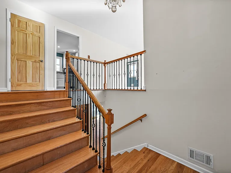 895 Patton St — Photo 32