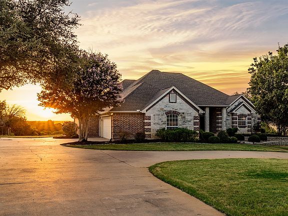 2nd image of 270 Stone Mountain Rd