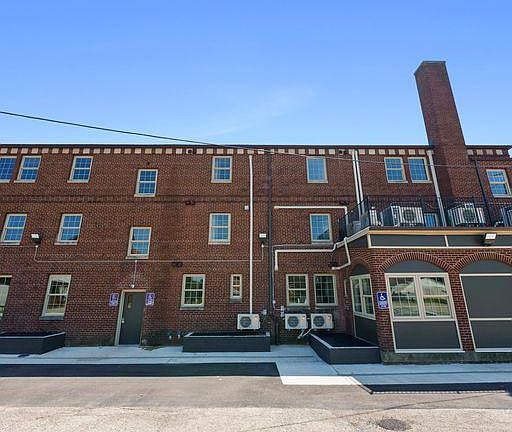 3rd image of 1460 E Mound St #A