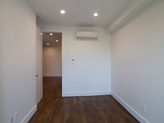 4th image of 321 Woodbine St #F2