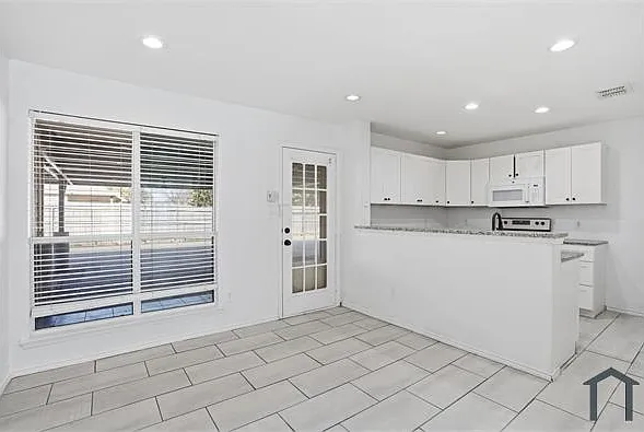 5812 Giddyup Ln — Photo 12
