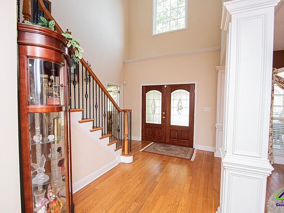 5th image of 106 Farmington Ct
