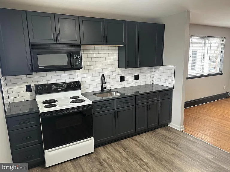 517 Morgan Ave #6 — Photo 5