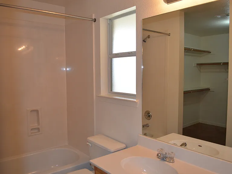 318 Elbert Ln — Photo 12