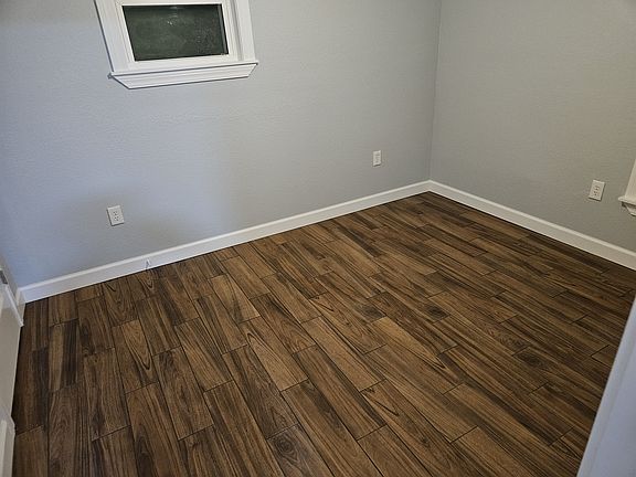 4th image of 333 Rosehart Ave