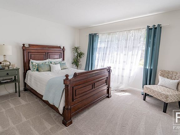 4th image of 5332 E Cresthill Dr